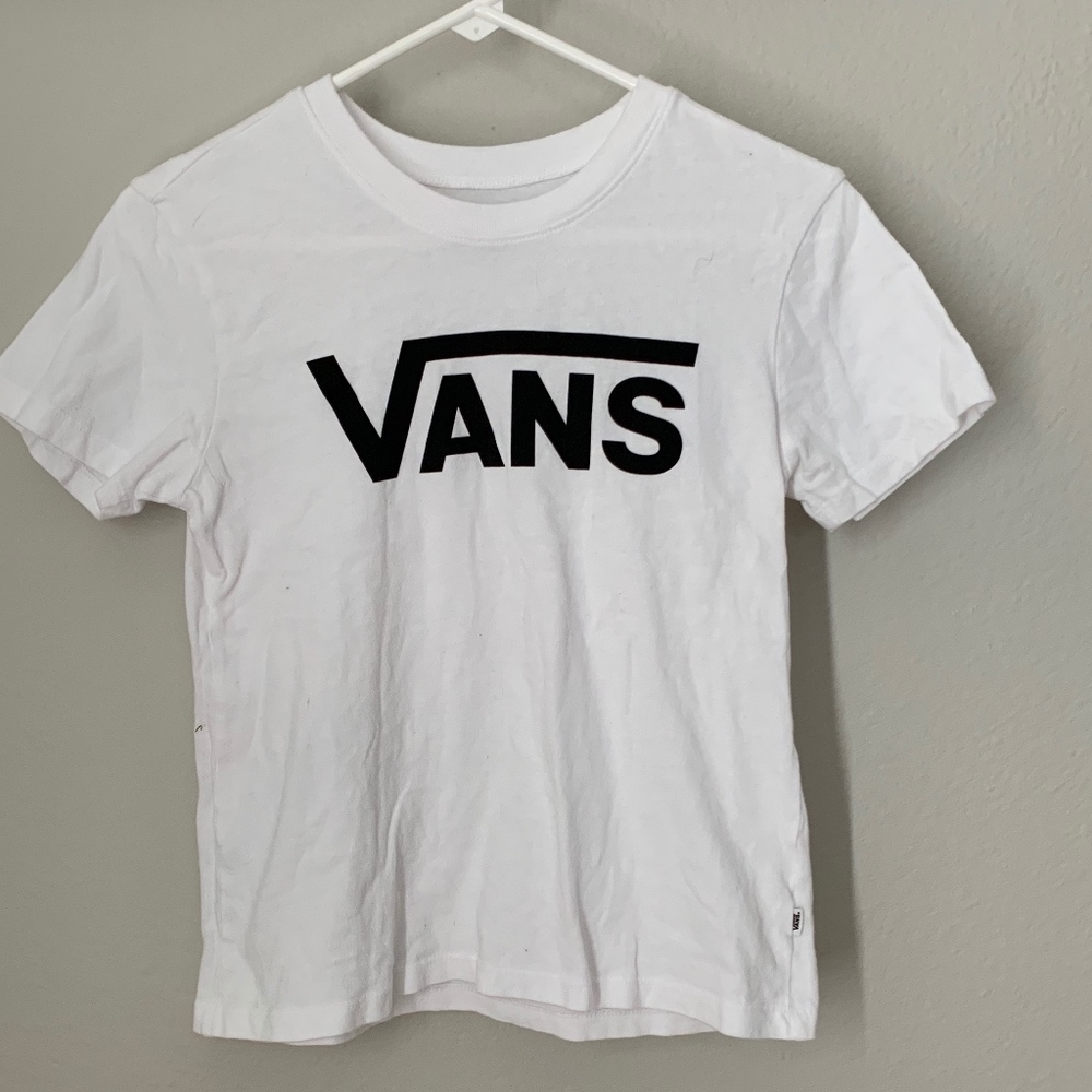 white and black vans simple tee